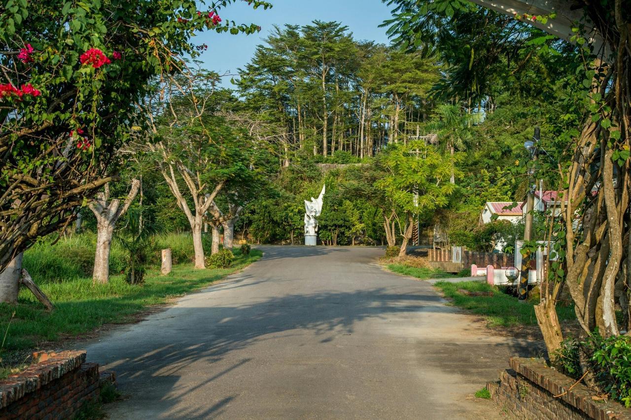 Mountain Homestay 6-8人包棟民宿 Xinhua Екстер'єр фото